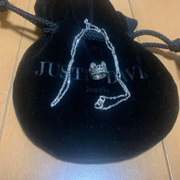 저스틴 데이비스 크라운형 목걸이