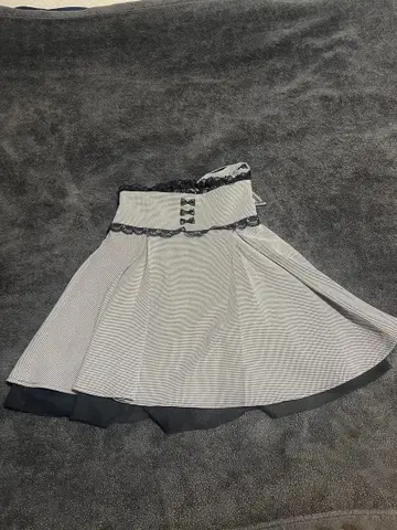 스커트 플레어 스커트 블랙과 화이트 체크 무늬 마즈 MA*RS