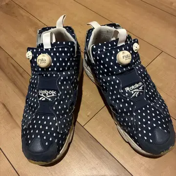 Reebok Insta Pump Fury 네이비 물방울 패턴