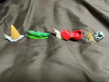 가챠가챠 쓰레기를 짊어진 달팽이 카츠무리