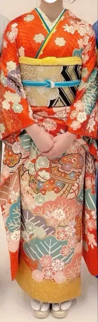 주홍색 후리소데 꽃무늬 세트