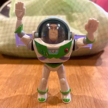 버즈 라이트이어 피규어