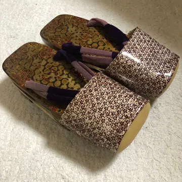 빈티지 쓰가루 칠 여성용 일본 나막신 황토색 베이스의 애니멀틱한 패턴