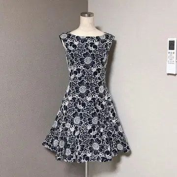 마리엘 에프데 꽃무늬 자수 원피스 네이비