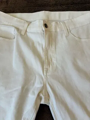 시착만 한 상품 유니클로 L 울트라 스트레치 컬러 청바지 화이트 흰색