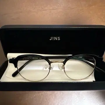 JINS 블랙 메탈 오벌 프레임 안경