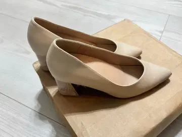 [ RANDA ] 3E 골드 부품 V컷 펌프스