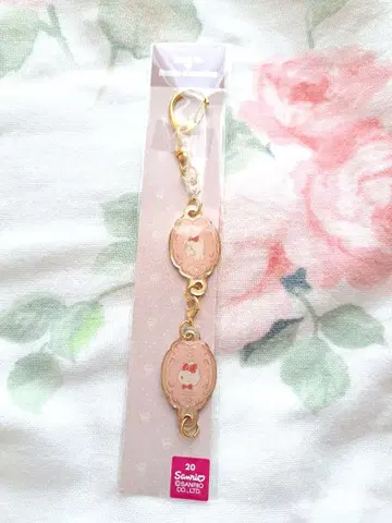 이토 준지 x 산리오 토미에 & 키티 이단 참 키링 스트랩