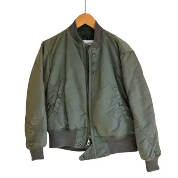 빔즈 보이 x 엔지니어드 가먼츠 MA-1 플라이트 자켓 올리브
