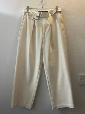 NIKO AND - 벨트 포함 슬랙스 M 사이즈 크림