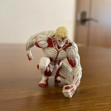 [ 레어템 ] 진격의 거인 갑옷의 거인 피규어 ( 새상품급 )