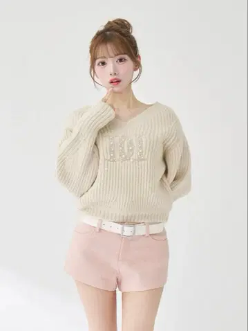 다리치 팬시 비즈 DD 로고 볼륨 니트탑