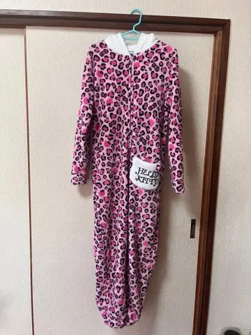 헬로키티 레오파드 무늬 룸웨어 돈키호테 인형옷 M