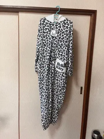 헬로키티 레오파드 무늬 룸웨어 돈키호테 인형옷 M 택 포함