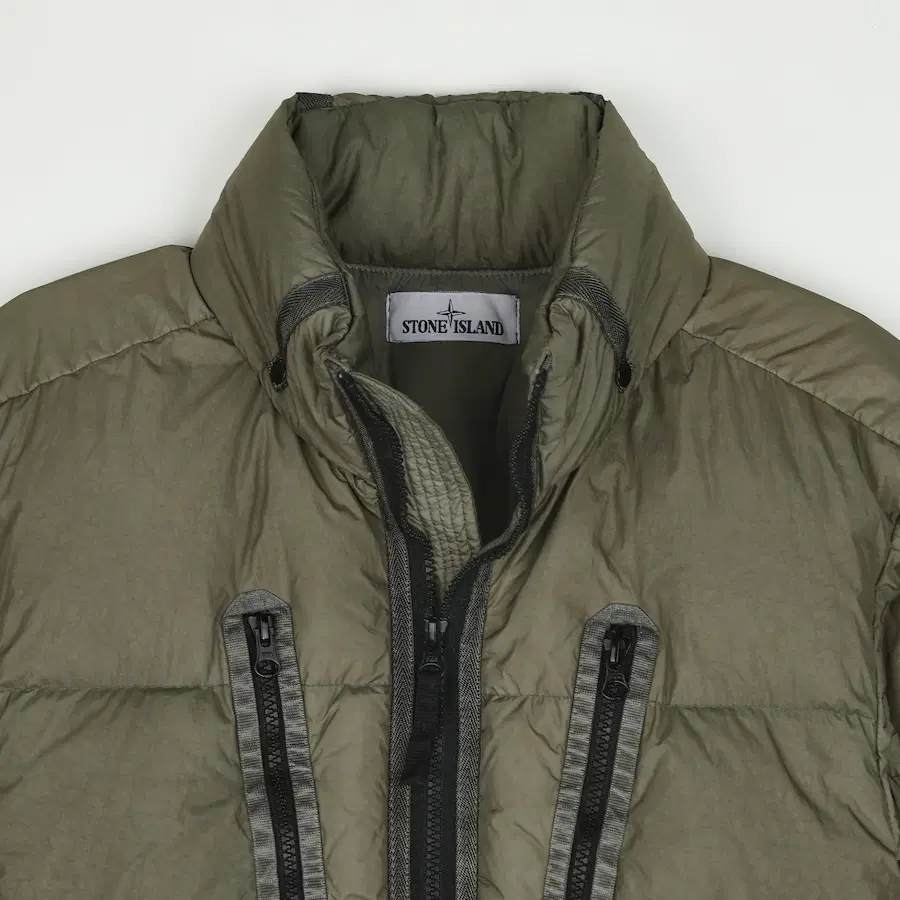 Stone Island 成衣染色褶皱尼龙羽绒服