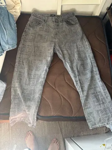 HUF 그레이 기하학 패턴 스트레이트 청바지 34