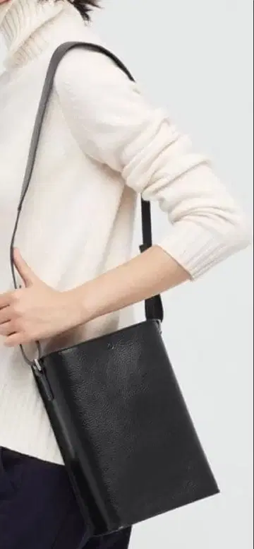 UNIQLO +J 질 샌더 가죽 숄더백 가죽