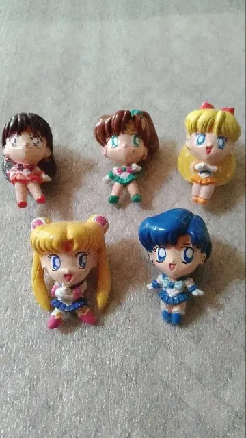 [ 레어 ] 세일러문 미니 피규어 5체 세트 [ 약 3cm ]