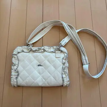 BelPaci 프릴 숄더백 아이보리