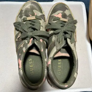 guess 게스 스니커즈 카모플라쥬 7m 사이즈 23.5부터 24
