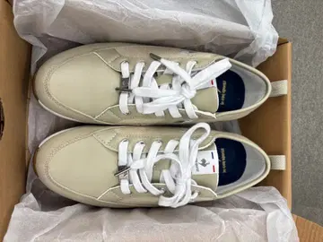 르꼬끄 크림색 스니커즈