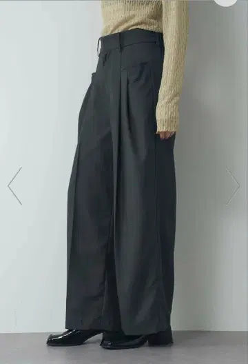 새상품급 [ Limue ] 삭소니턱 팬츠