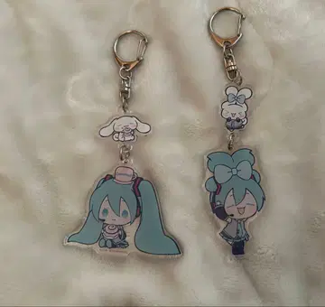 하츠네 미쿠 시나모롤 아크릴 키링 2개 세트