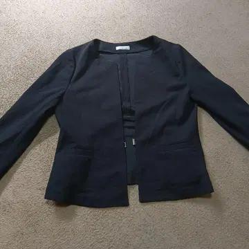 BEATRICE 블랙 테일러드 자켓 40