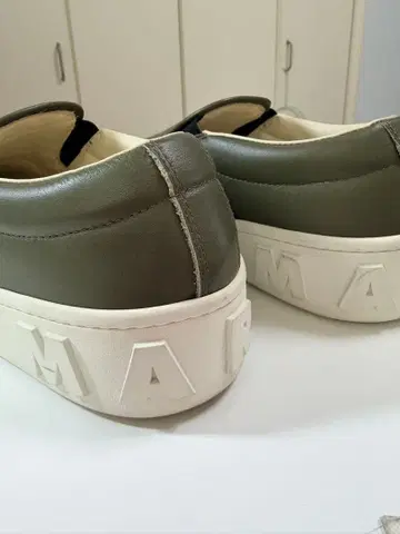 MARIN 올리브 그린 가죽 슬립온 37 사이즈