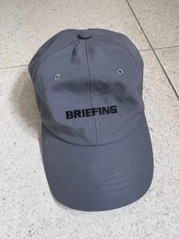 BRIEFING 그레이 캡 로고