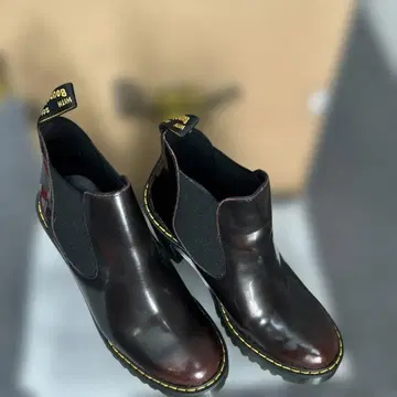 닥터마틴 다크 브라운 첼시 부츠