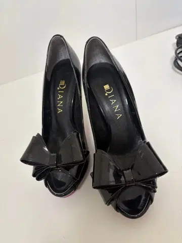 DIANA 블랙 오픈토 하이힐