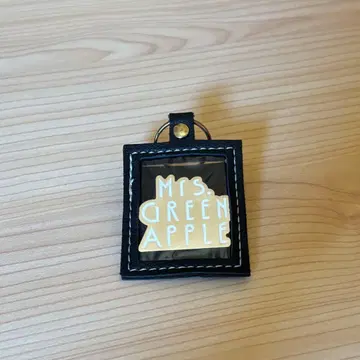 미세스 그린애플 화이트 라운지 핀 배지 가챠