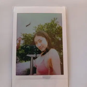사야 폴라로이드 사진 웃는 포즈