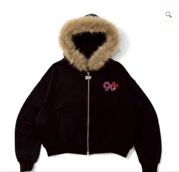 9090 girl x HELLO KITTY 90 Logo Fur M