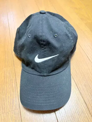 Nike 블랙 야구 모자 사이즈 표기 있음