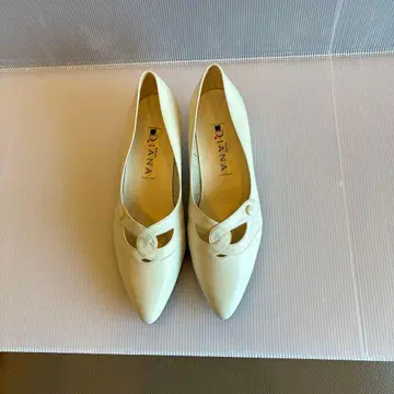 DIANA 화이트 스틸레토 플랫슈즈