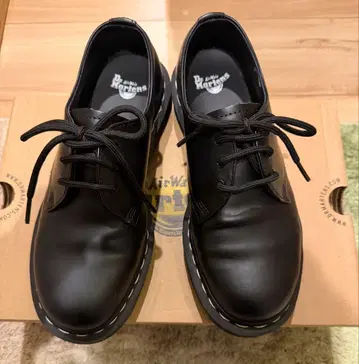 닥터 마틴 1461 3홀 화이트 스티치 25.0