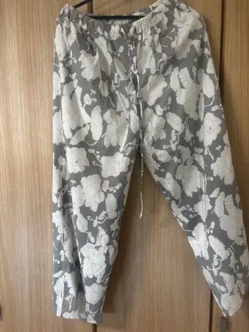 미즈이로 인드 mizuiroind 꽃무늬 프린트 이지 팬츠