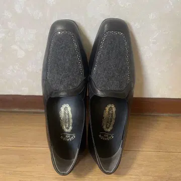 가죽 펠트 슬립온 로퍼