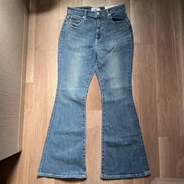 미사용 새상품 아줄바이마우지 플레어 데님 팬츠 부츠컷 L 사이즈