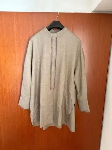 시착만 한 ebure 울 삭소니 오버 실루엣 블라우스 5만 600엔