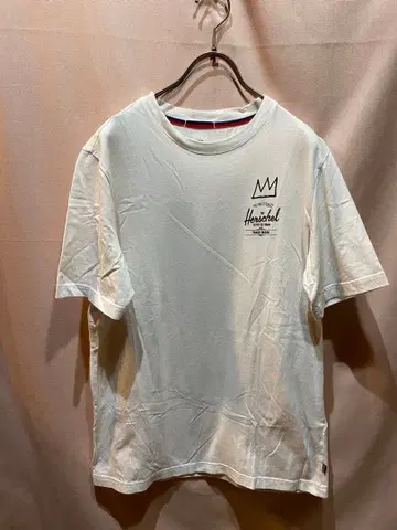 허쉘 티셔츠 Hershcel Supply 바스키아 백 디자인