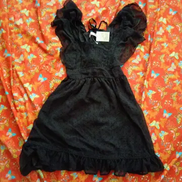 미사용 새상품 TRALALA 블랙 프릴 슬리브리스 원피스