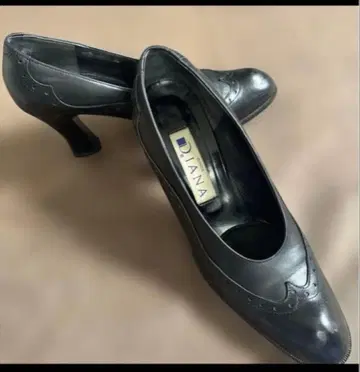 DIANA 블랙 하이힐 펌프스