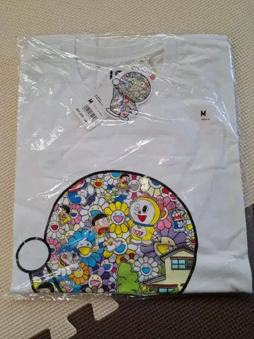 택 포함 새상품 유니클로 도라에몽 무라카미 다카시 T셔츠 화이트 M사이즈