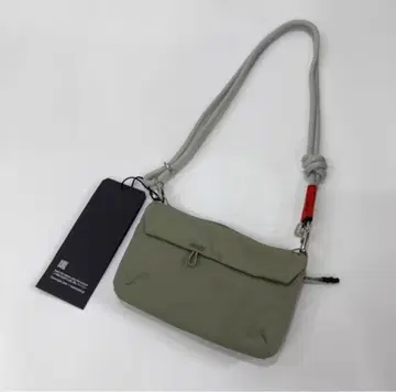 topologie 심플한 디자인의 미니 숄더백