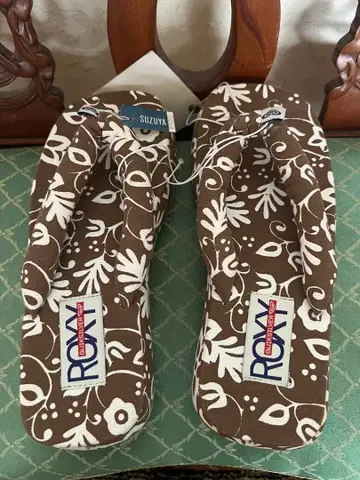 00s 데드스탁 ROXY 통굽 샌들 꽃무늬