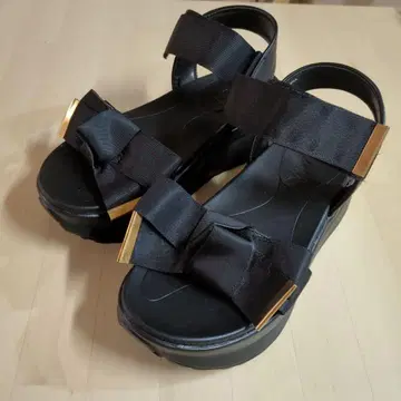 새상품 VIVIAN 리본 포함 통굽 샌들