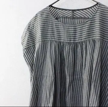 nest Robe 네스트로브 카디 스트라이프 플레어 블라우스 그레이